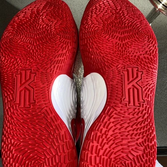 New Kyrie 3 Low "University Red" basketball shoes - Picture 2 of 4